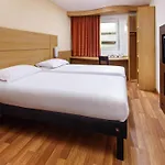 Ibis Centre Hotel 3*
